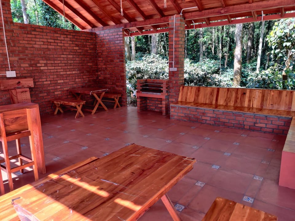 Seating area, Dining area