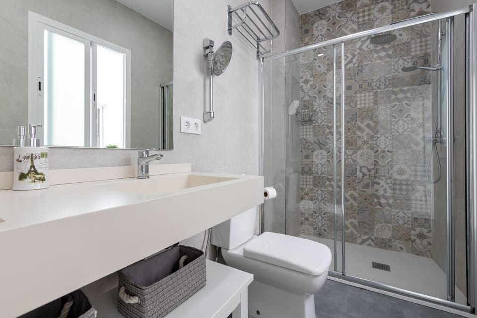Nine O Clock San Luis Skyview Apartment in Seville