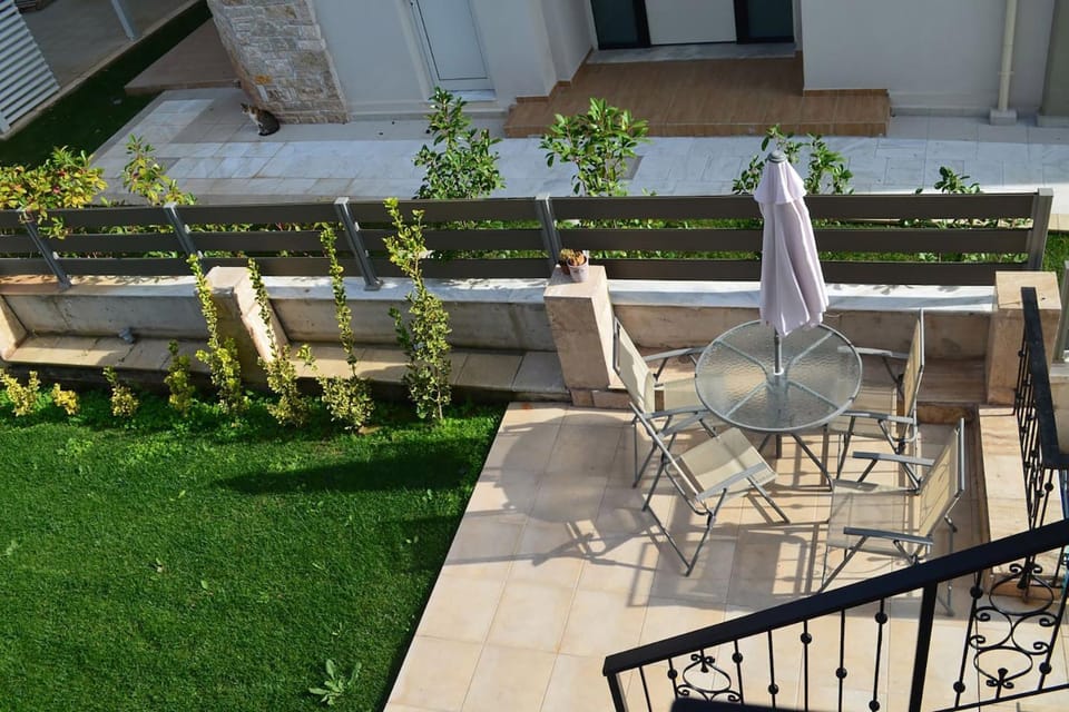 Lemon Beach Front Apartment, Nikiti Apartment in Halkidiki