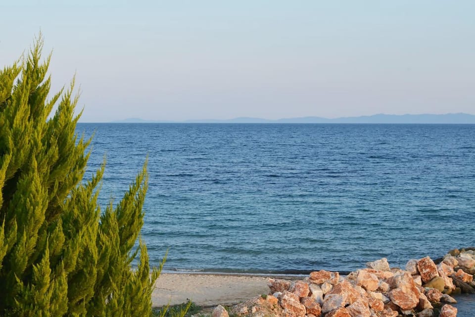 Lemon Beach Front Apartment, Nikiti Apartment in Halkidiki