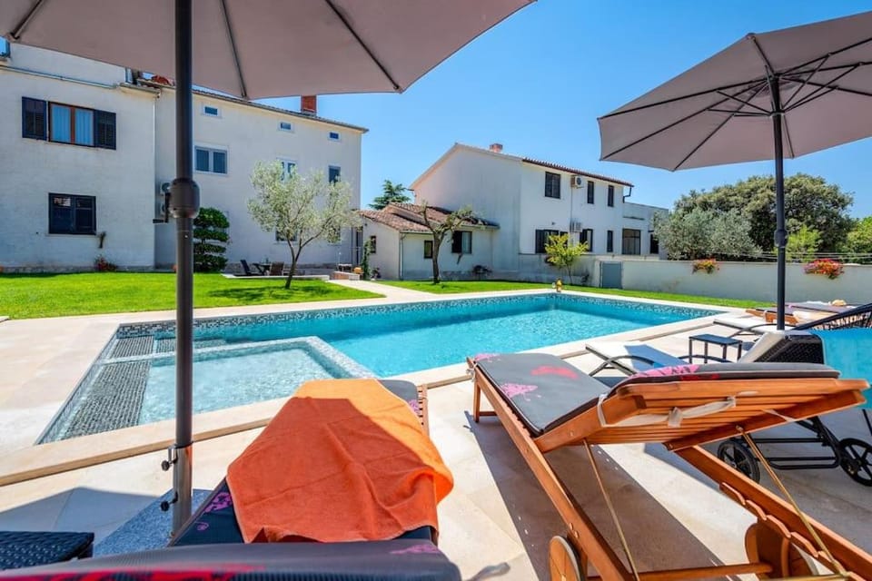 Swimming pool, sunbed