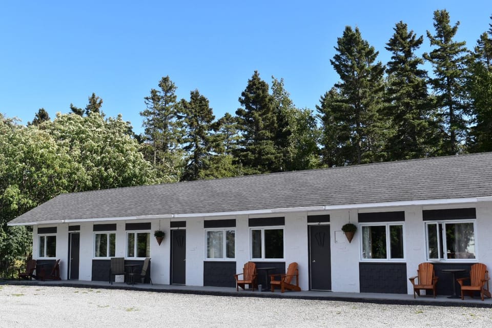 Facade/entrance, Floor plan, Inner courtyard view