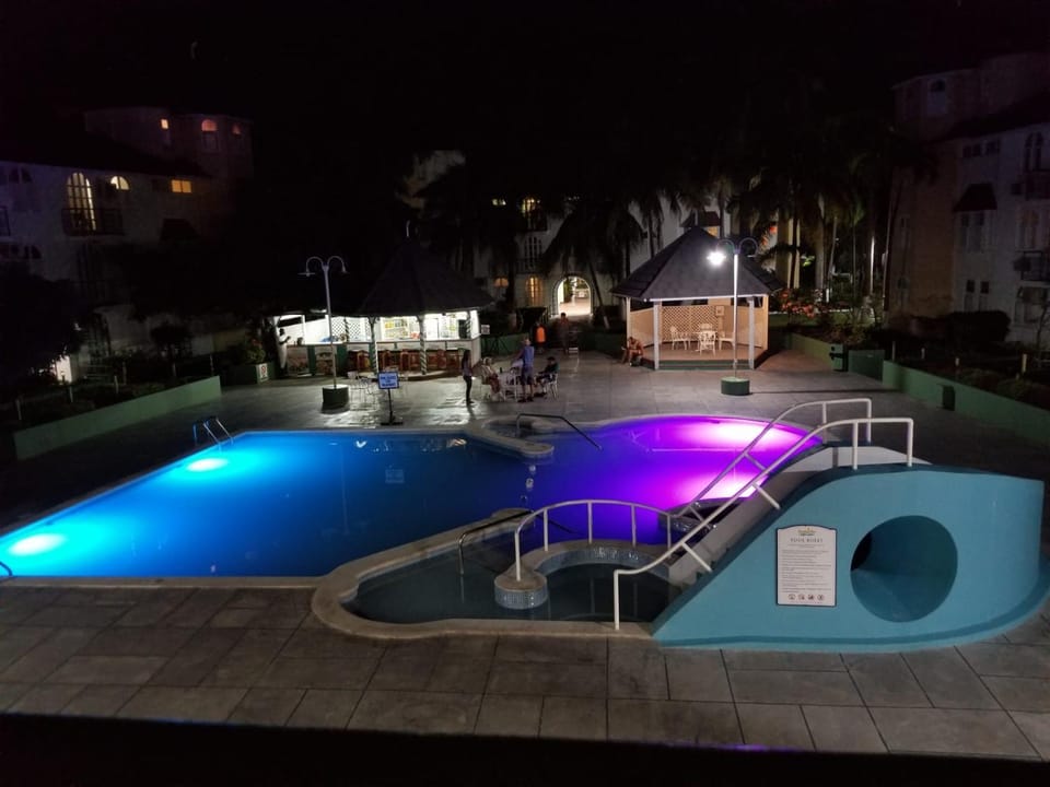 Swimming pool, Drinks, Alcoholic drinks, Non alcoholic drinks