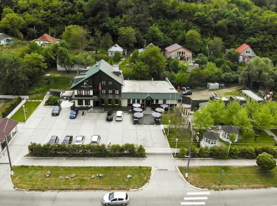 Facade/entrance, Bird's eye view