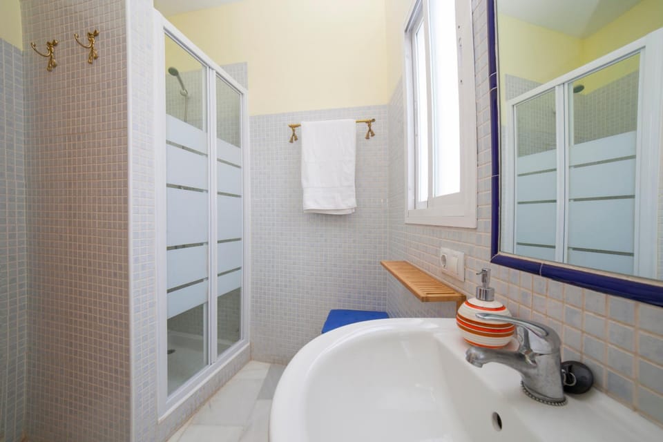 Shower, Bathroom