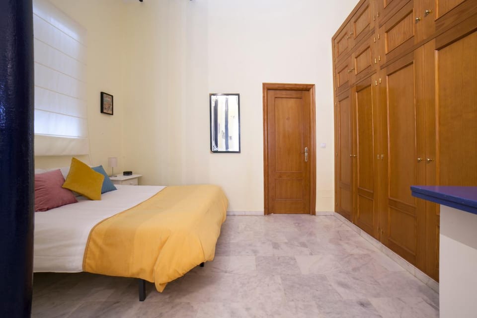 Photo of the whole room, Bedroom