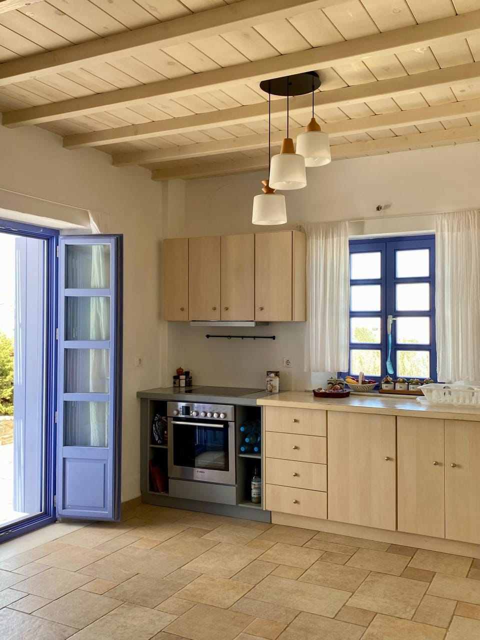 Kitchen or kitchenette, pet friendly, stove