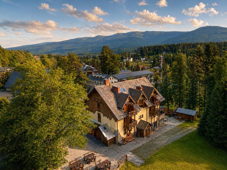 Property building, Nearby landmark, Spring, Day, Natural landscape, Bird's eye view, Garden, Garden, Garden view, Garden view, Landmark view, Landmark view, Mountain view, Mountain view, Area and facilities, Area and facilities