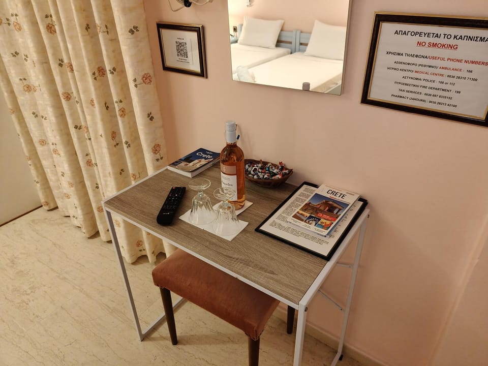 Seating area, Area and facilities