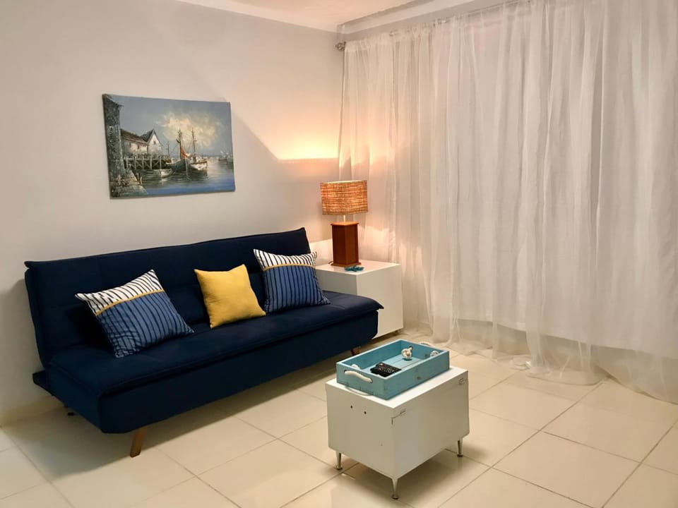 3 QUARTOS,10 min a pé Praia Grande, GARAGEM 3 carros, Churrasqueira, Wi-Fi e Cozinha Completa House in State of Rio de Janeiro