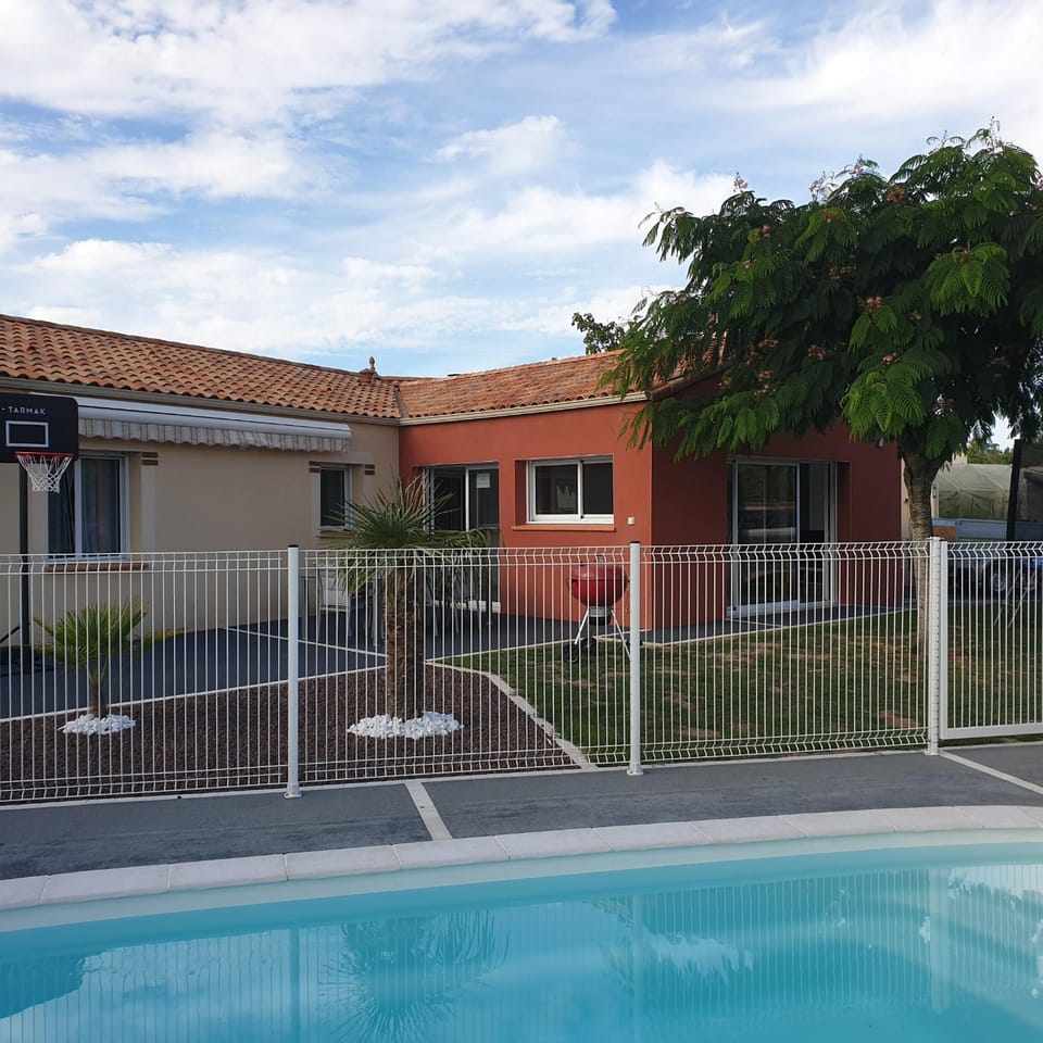 Chez les J-FOLAIS -Les Epesses - 3 kms Puy duFou Bed and Breakfast in Pays de la Loire