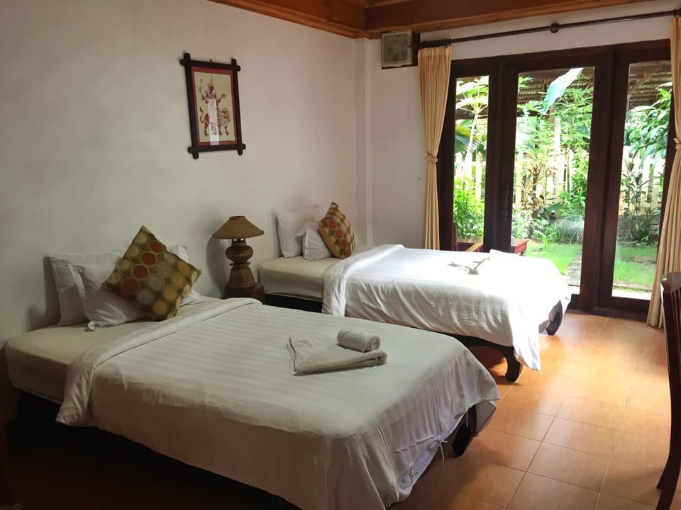 Bed, Photo of the whole room, Bedroom, Garden view