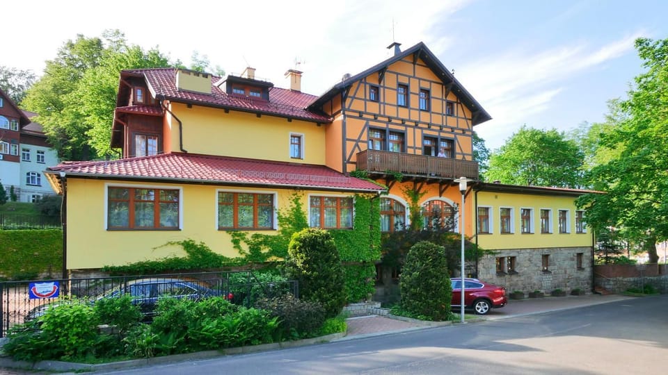 Rezydencja PATRIA Bed and Breakfast in Lower Silesian Voivodeship