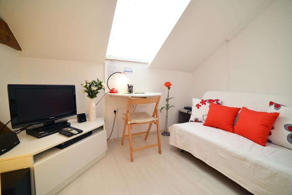 TV and multimedia, Seating area