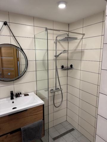 Shower, Bathroom