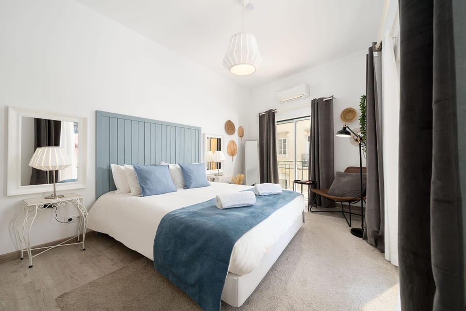 Bed, Bedroom, air conditioner