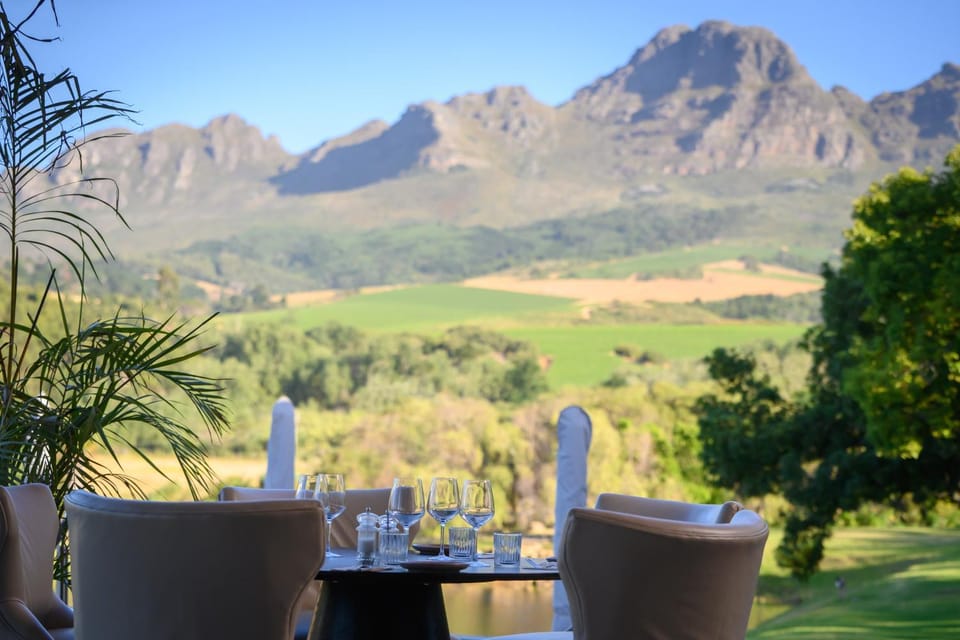 Property building, Restaurant/places to eat, Breakfast, Lunch, Dinner