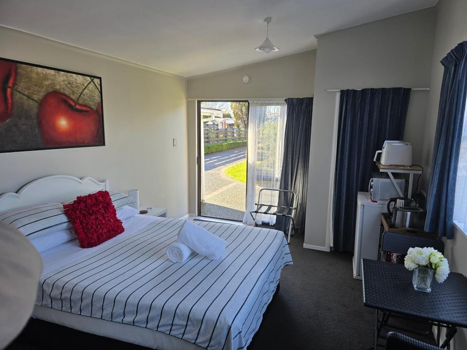 Quiet Boutique Generous Breakfast Bed and Breakfast in Palmerston North