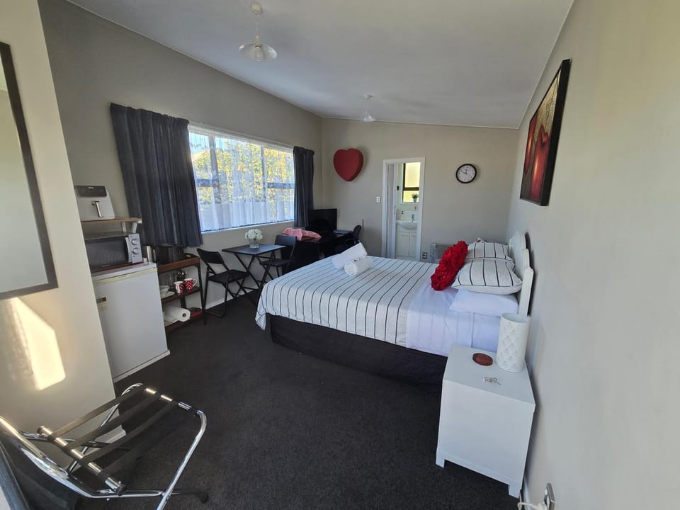 Quiet Boutique Generous Breakfast Bed and Breakfast in Palmerston North
