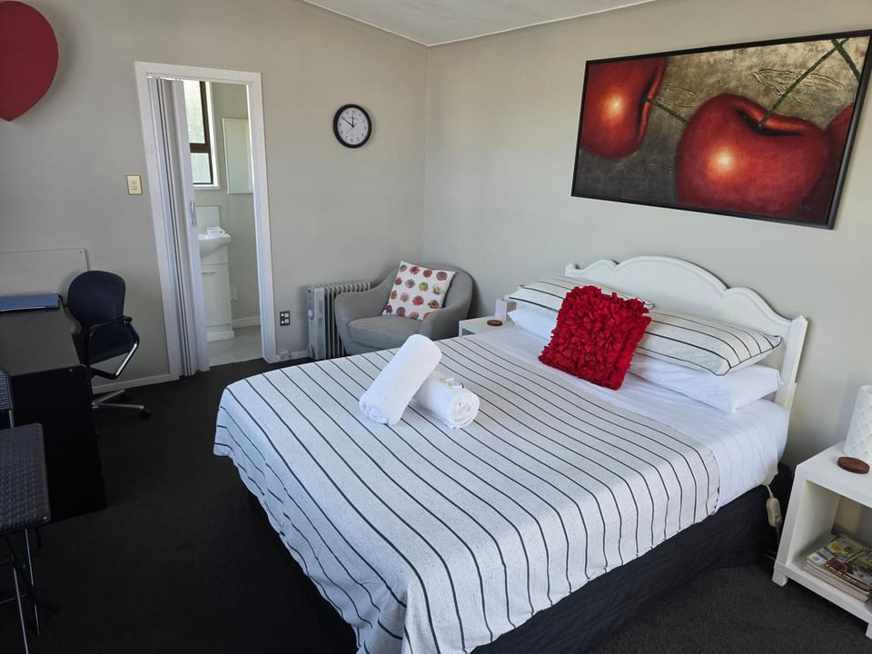 Quiet Boutique Generous Breakfast Bed and Breakfast in Palmerston North