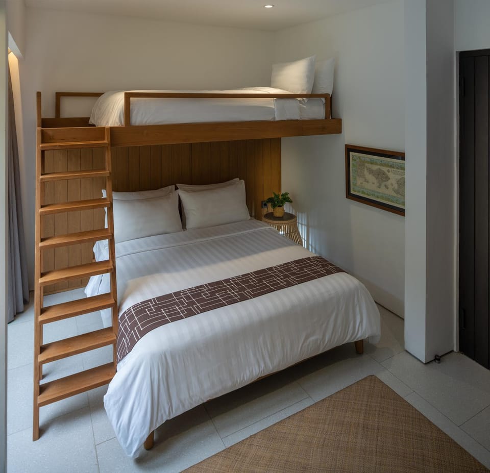 Bedroom, bunk bed