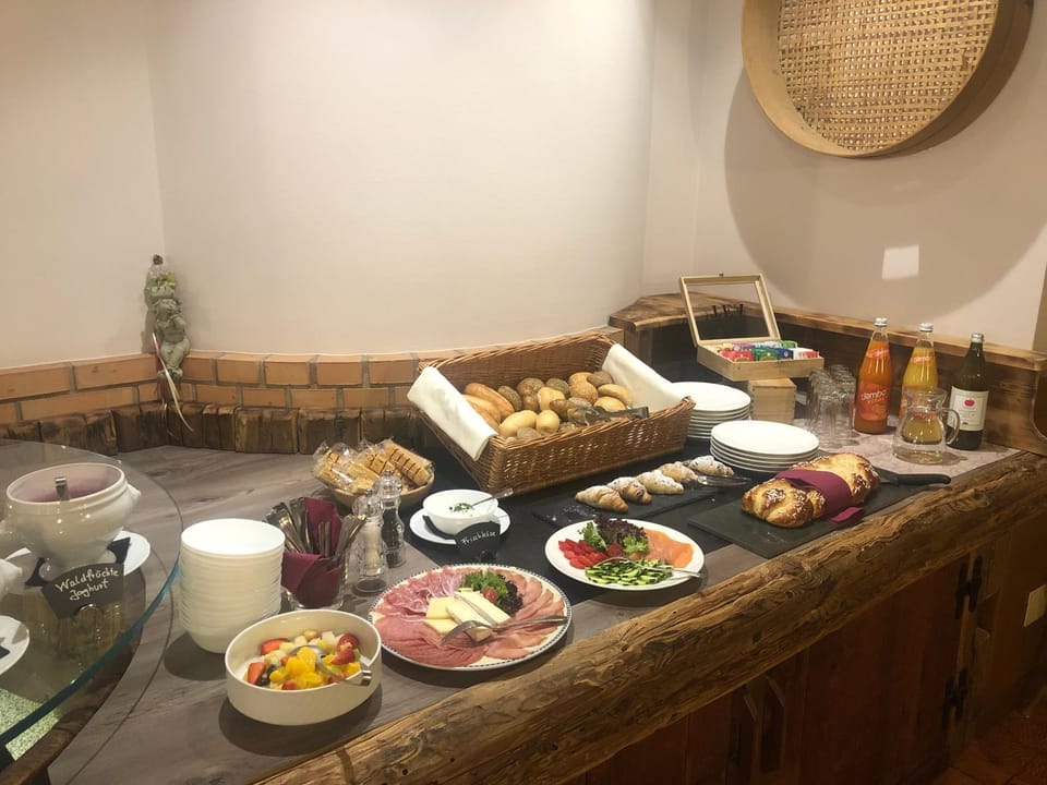 Food and drinks, Breakfast, Continental breakfast