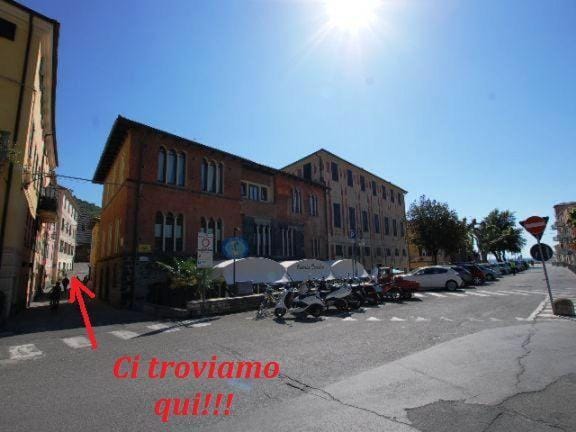 Day, Neighbourhood, Neighbourhood