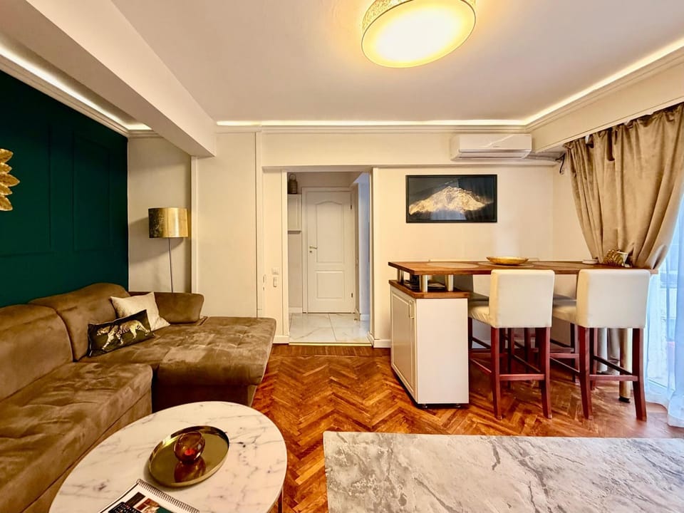 Emerald Oasis Apartment in Bucharest
