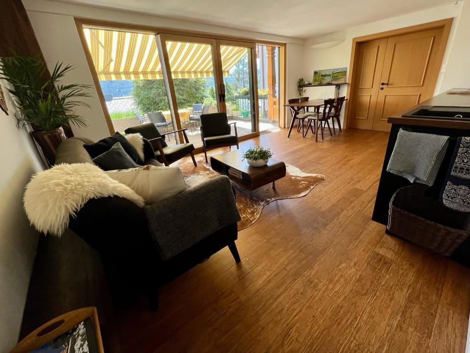 Balcony/Terrace, Kitchen or kitchenette, Living room, Seating area, Dining area