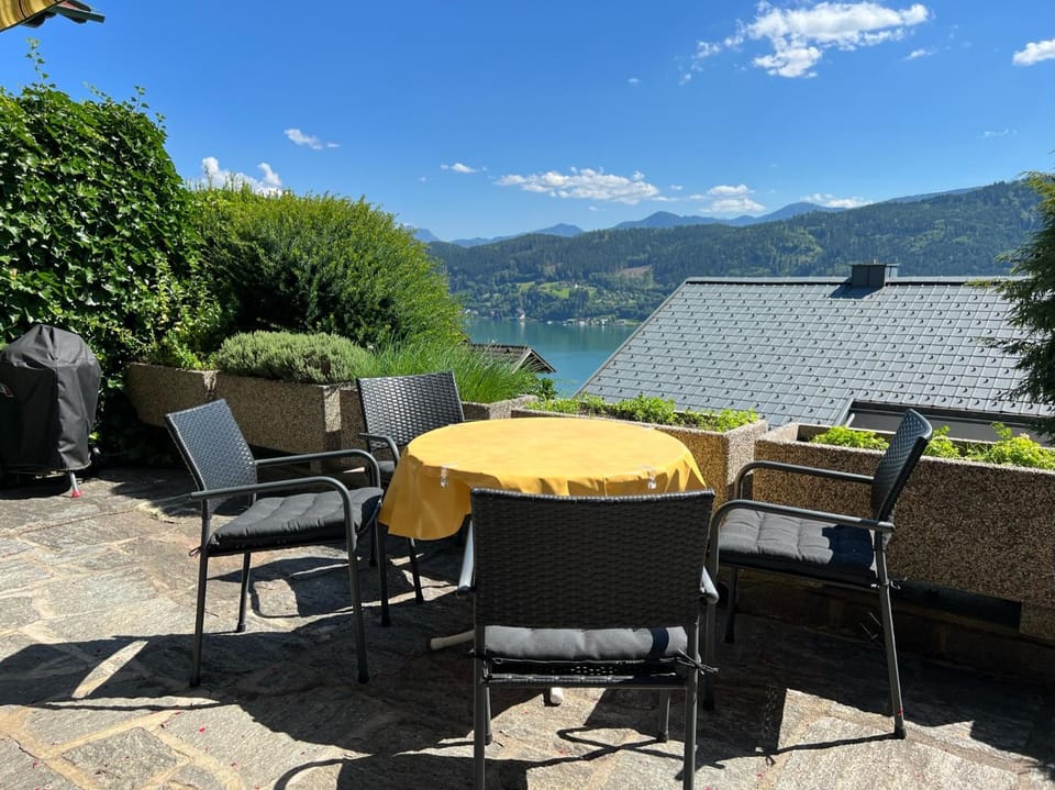 Patio, Balcony/Terrace, Balcony/Terrace, Dining area, Lake view, Mountain view