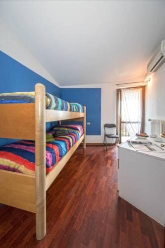 Bedroom, bunk bed