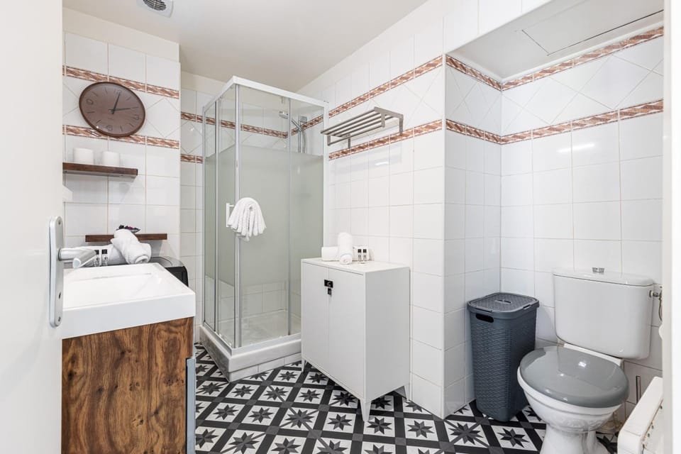 Shower, Toilet, Bathroom