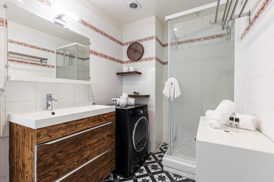 Shower, Bathroom, washing machine