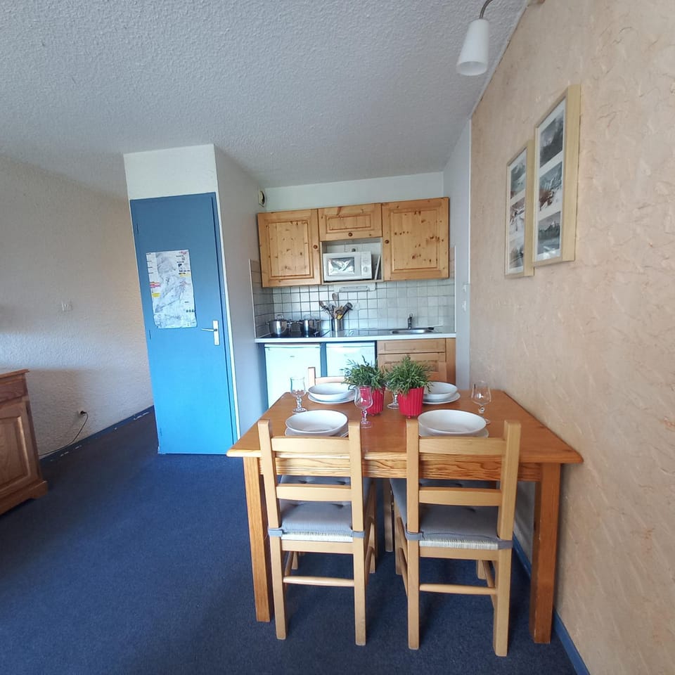 Dining area, kitchen