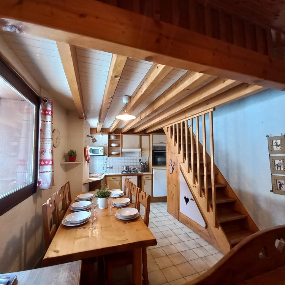 Dining area, kitchen