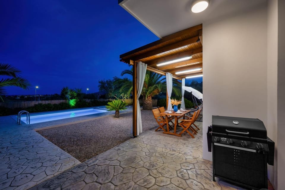 BBQ facilities, Pool view, Swimming pool