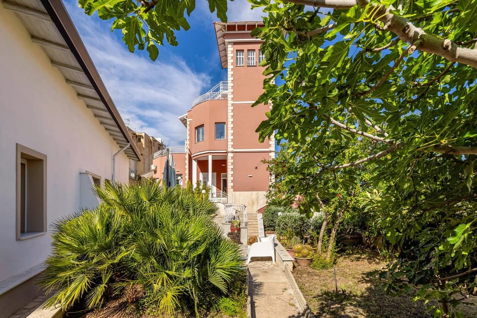Property building, Day, Garden, Garden view