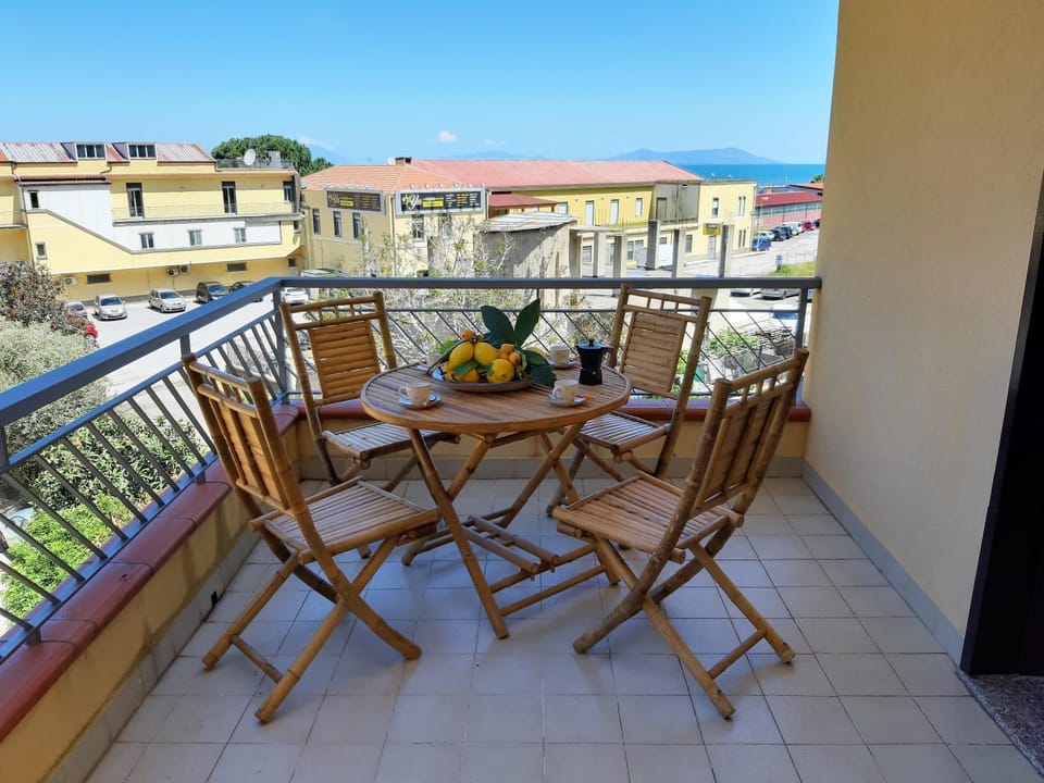 Balcony/Terrace, Dining area, City view, Garden view, Sea view, Street view, Quiet street view, Inner courtyard view