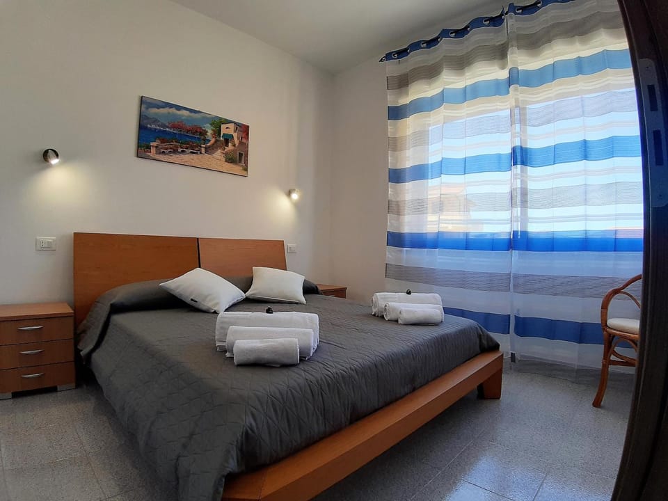 Bed, City view, Garden view, Sea view, Street view, Inner courtyard view