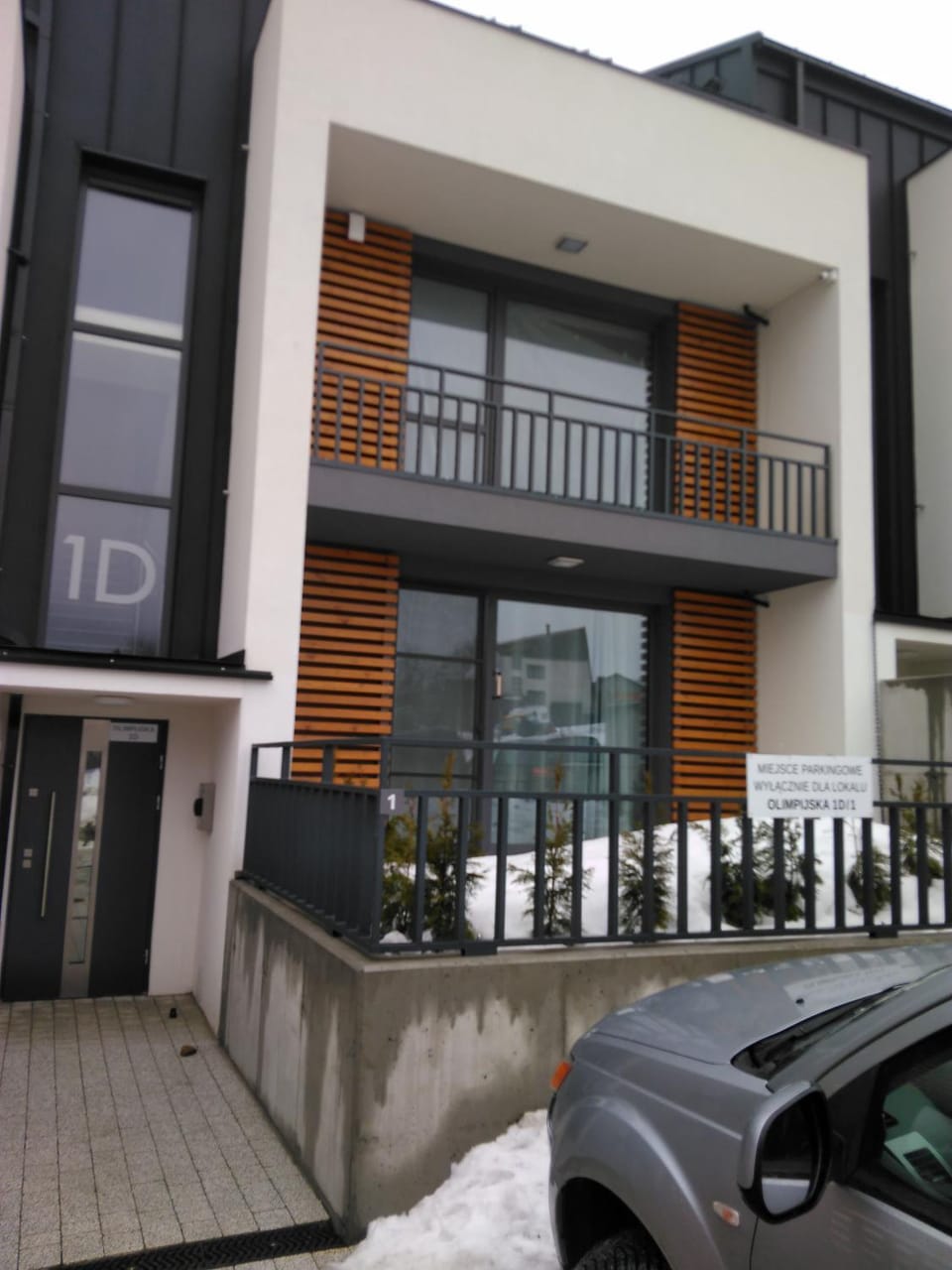Property building, Facade/entrance, Day, Balcony/Terrace, Parking