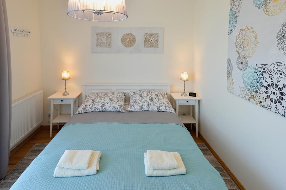 Property building, Bed, Photo of the whole room, Bedroom