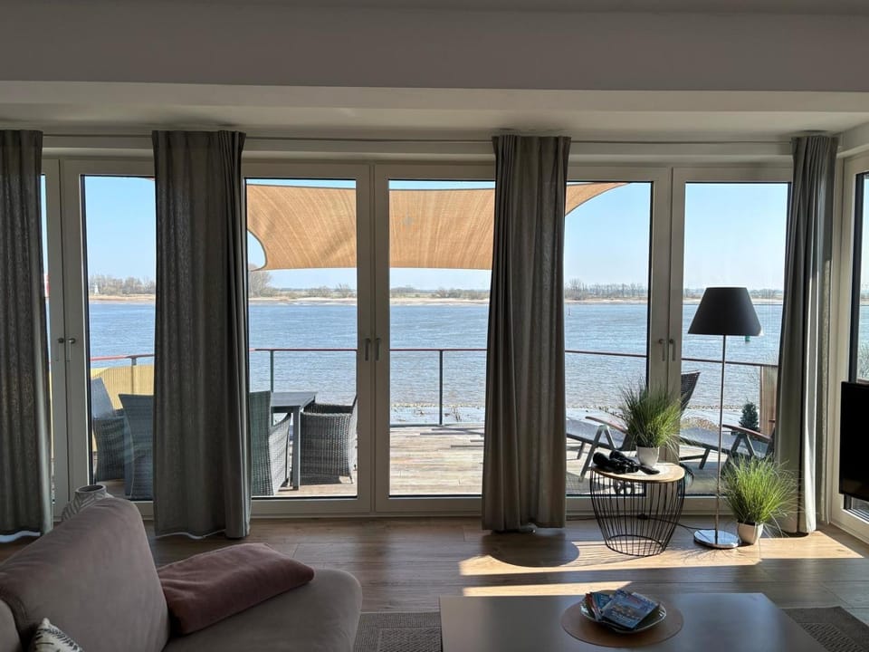 Luxuswohnung Pazifik WESER WELLNESS WHIRLPOOL Apartment in Lower Saxony, Germany