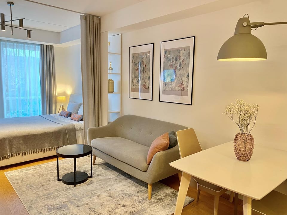 Bed, Seating area, Dining area, Bedroom
