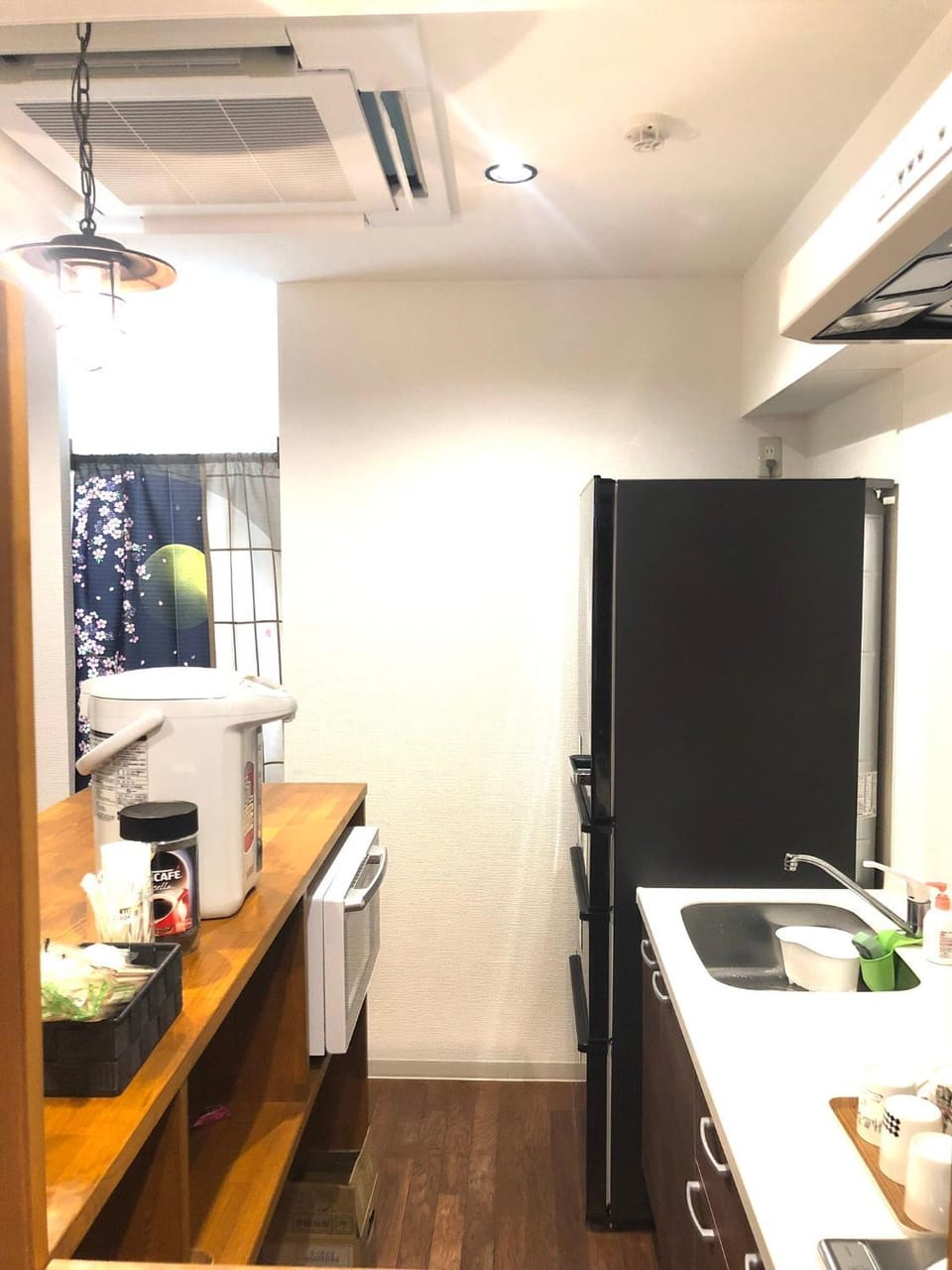 Kitchen or kitchenette, minibar, stove