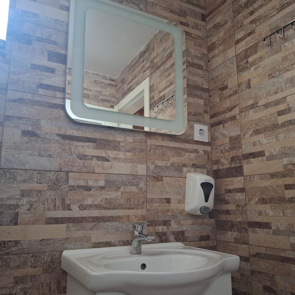 Bathroom, towels