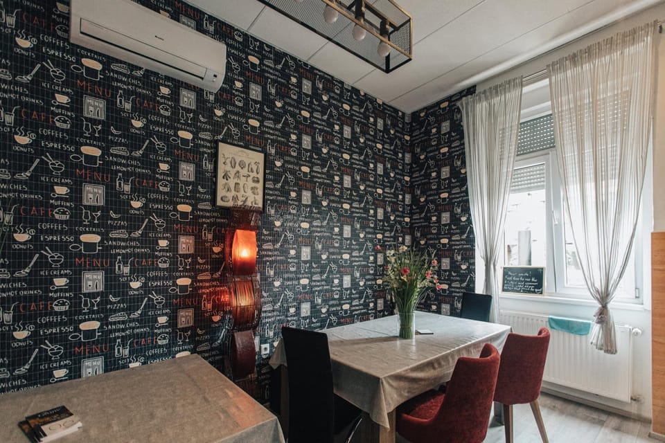 Kitchen or kitchenette, Seating area, Dining area, kitchen, air conditioner