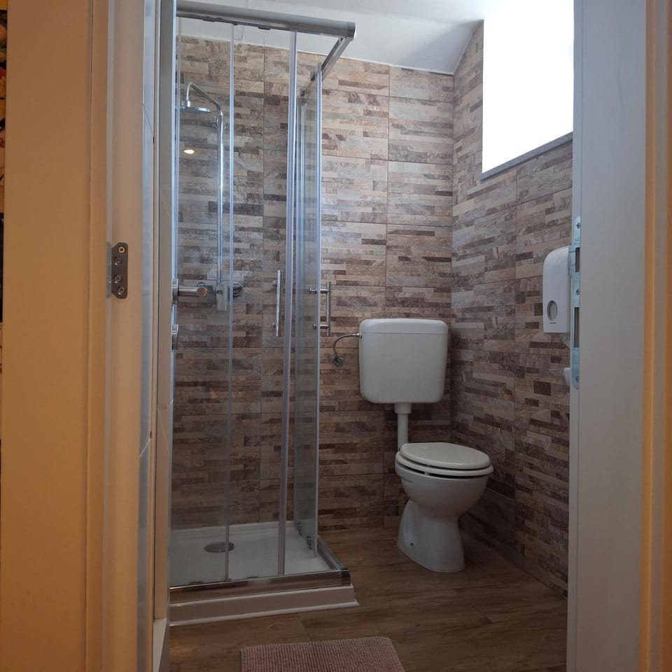 Shower, Toilet, Bathroom, towels, towels