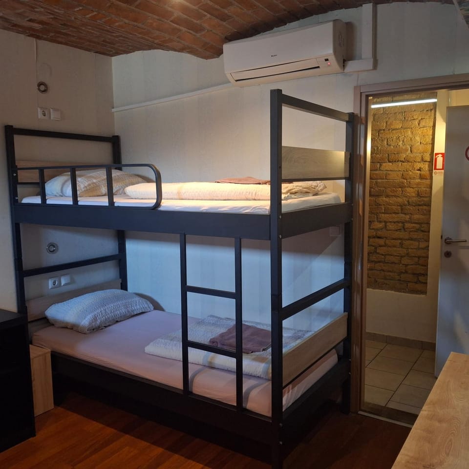 bunk bed, air conditioner