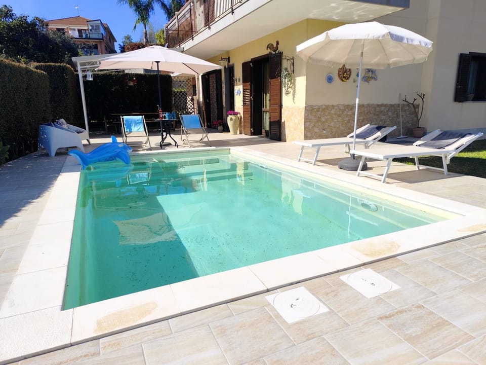 Day, Pool view, Swimming pool, Swimming pool, sunbed