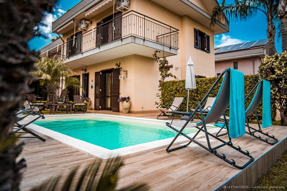 Property building, Swimming pool, Swimming pool